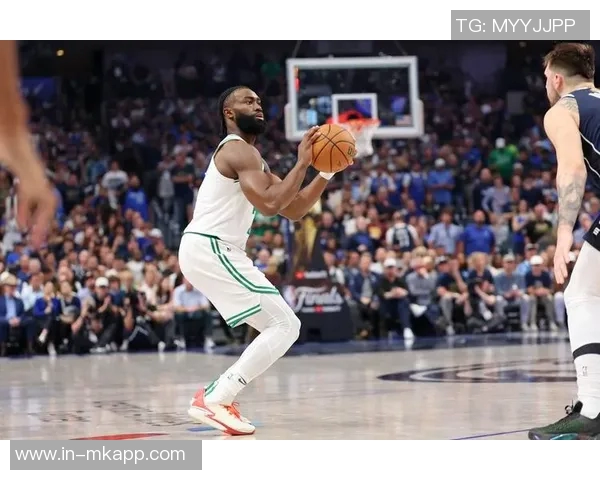 怀特称赞布朗在关键时刻的表现正是球队所需的能力与担当 怀特称赞布朗在关键时刻的表现正是球队所需的能力与担当